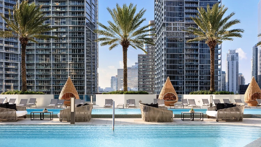 Luxury transportation from Miami Airport to Kimpton EPIC Hotel