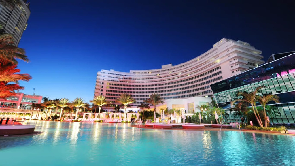 Luxury Transfer to Fontainebleau Miami Beach from Miami Airport