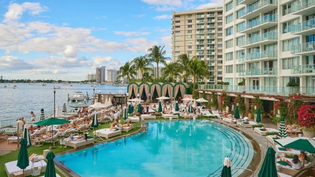 Private shuttle from Miami Airport to Mondrian South Beach