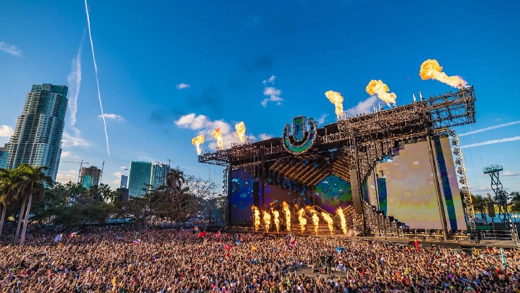 Luxury Black Car Service for EDM Festivals in Miami Beach