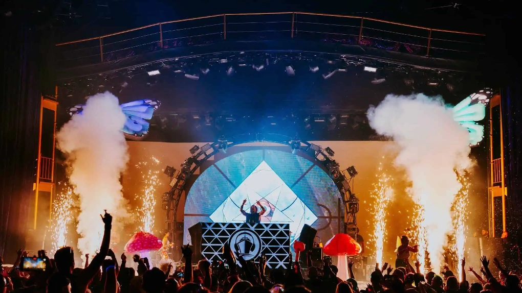 Luxury chauffeur car service to Groove Cruise Miami 2026 in Miami